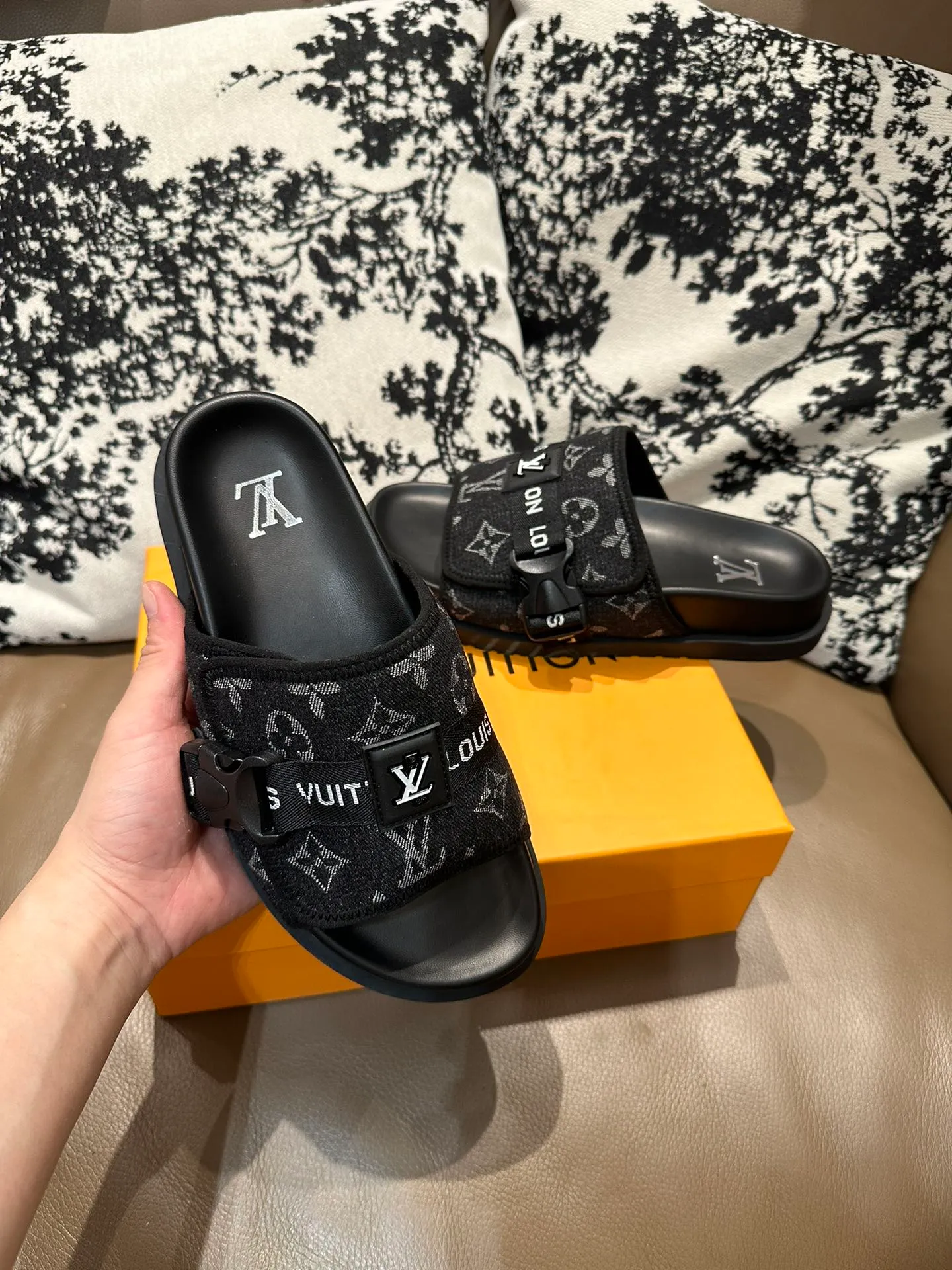 Men's shoes 💰360💰 LV buckle and Velcro, cowhide surface, sheepskin lining, size 36-46